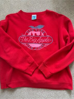 The Big Apple Red NY Graphic Crewneck Sweatshirt size medium